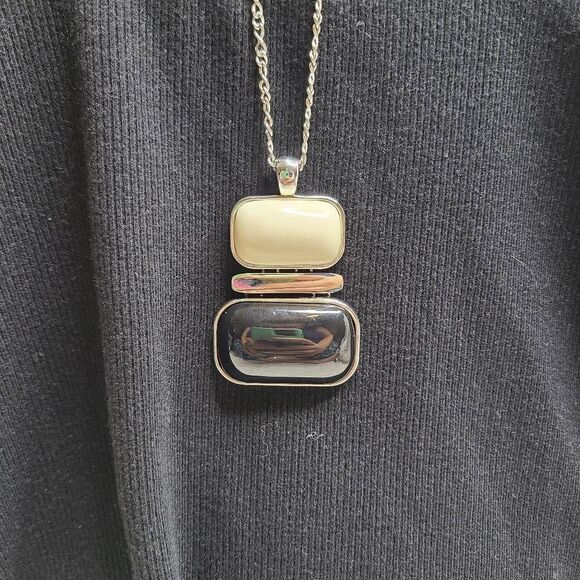 Lia‎ Sophia Long Large Pendant Necklace NWT - Picture 2 of 6